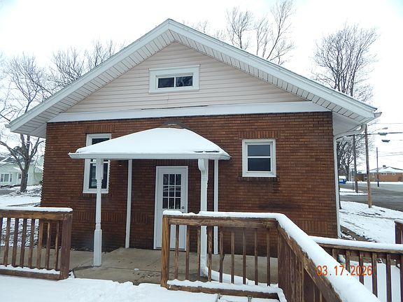 2nd image of 202 W Wood St