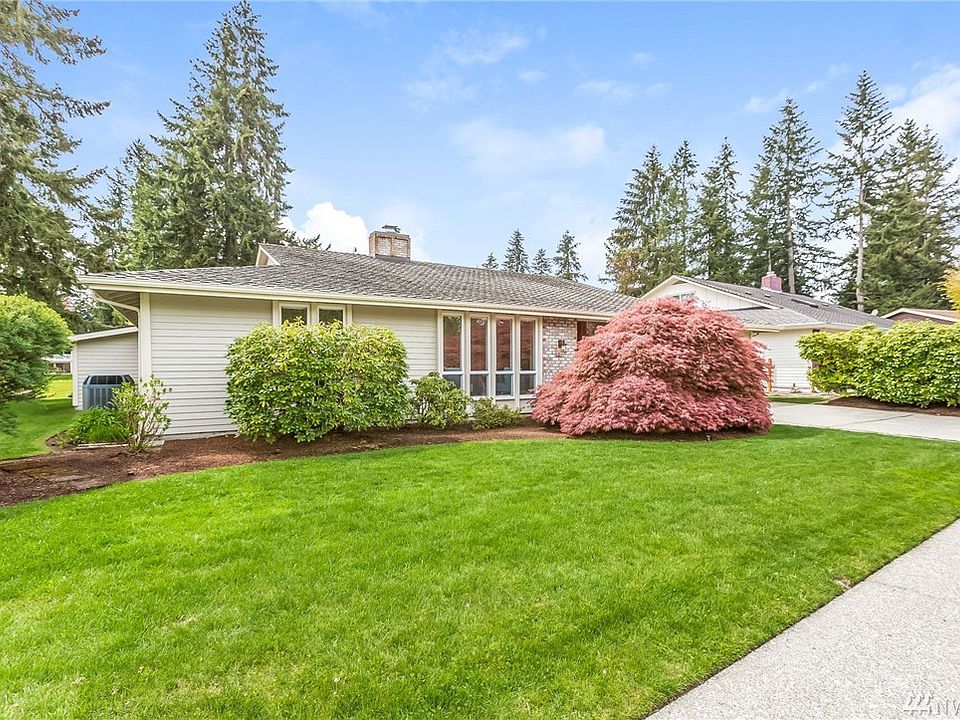 Welcome home to Fairwood Greens! This rambler has been meticulously cared for by the same owner for the last 36 years.