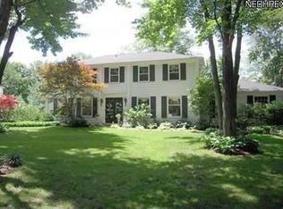 5240 Maple Springs Dr, Chagrin Falls, OH 44022