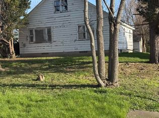 908 Sherman St, Dysart, IA 52224