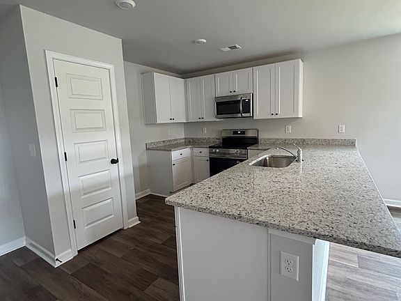 3rd image of 321 Sweet Vernal St