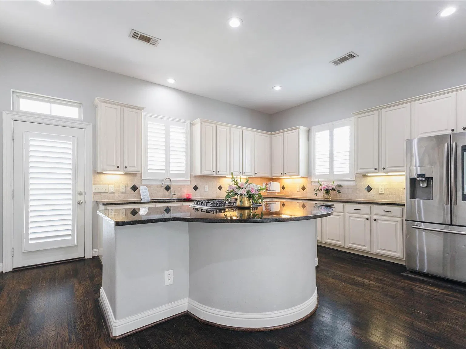 3 bed, 3.5 bath, 2568 sqft, $2,600 — Photo 3