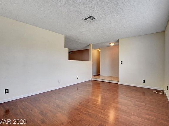 4th image of 4270 Carolyn Dr