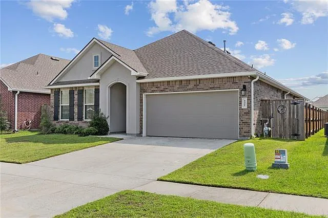4 bed, 2.0 bath, 2079 sqft, $2,500 — Photo 3