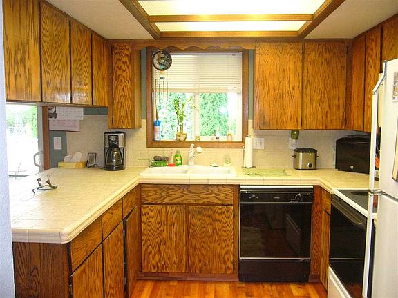 5th image of 22610 E Heroy Ave