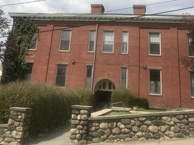 40 School St APT 3, Haverhill, MA, 01830