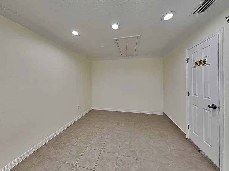 465 Oak Dr — Photo 16