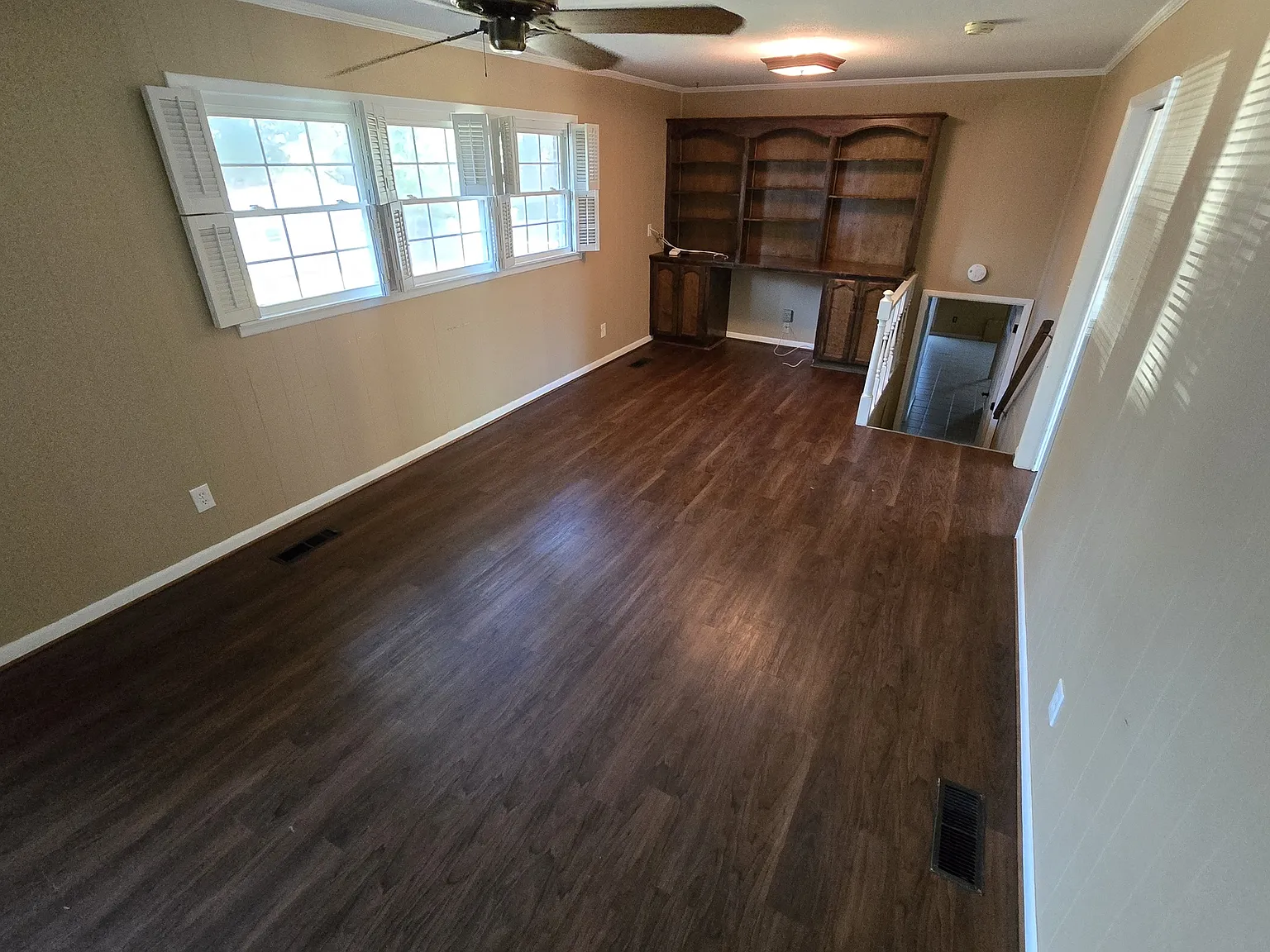 3 bed, 2300 sqft, $1,500 — Photo 3