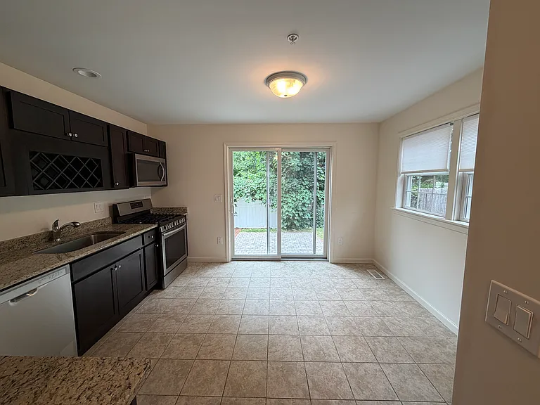 283 Lake St #B — Photo 10