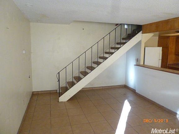 4th image of 810 Cathedral Ct