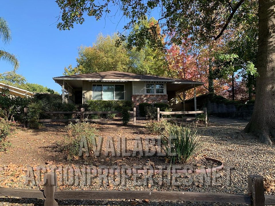 1st image of 207 Park Dr