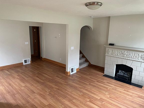 4th image of 260 Tuscarawas Ave E APT 3