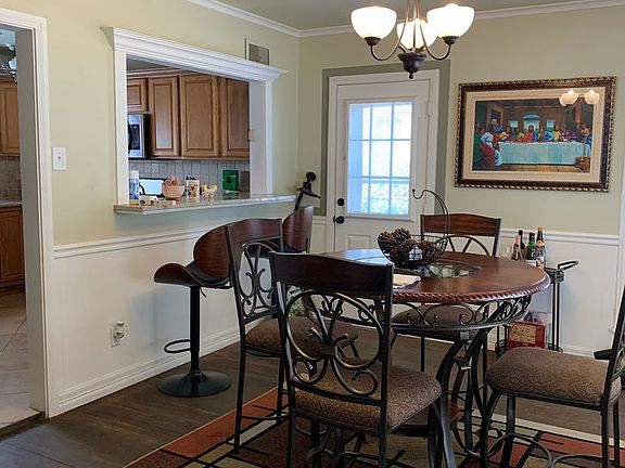 3rd image of 1204 Gidding St