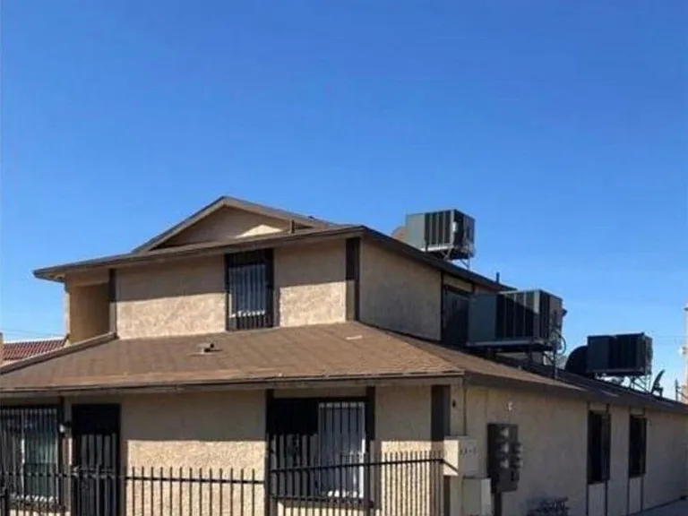 2041 Bledsoe Ln — Photo 1