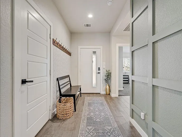 1513 Hulen Park Trl — Photo 4