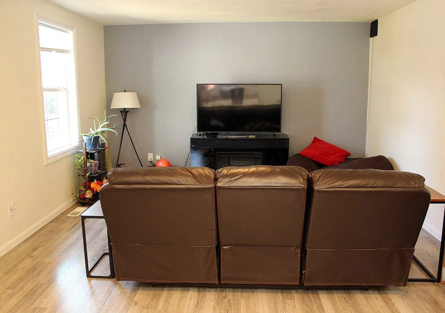 Charming Remodeled 4 Bedroom Home One Block From N Mississippi! — Photo 2