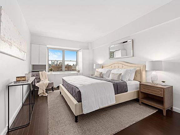 5th image of 10 W 15th St APT 1817