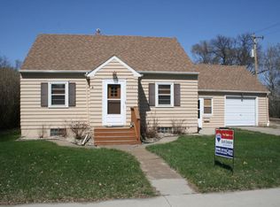 309 8th Ave NE, Aberdeen, SD 57401