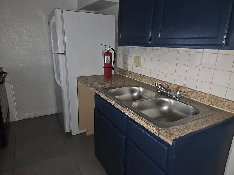 1033 W Sumner St — Photo 10