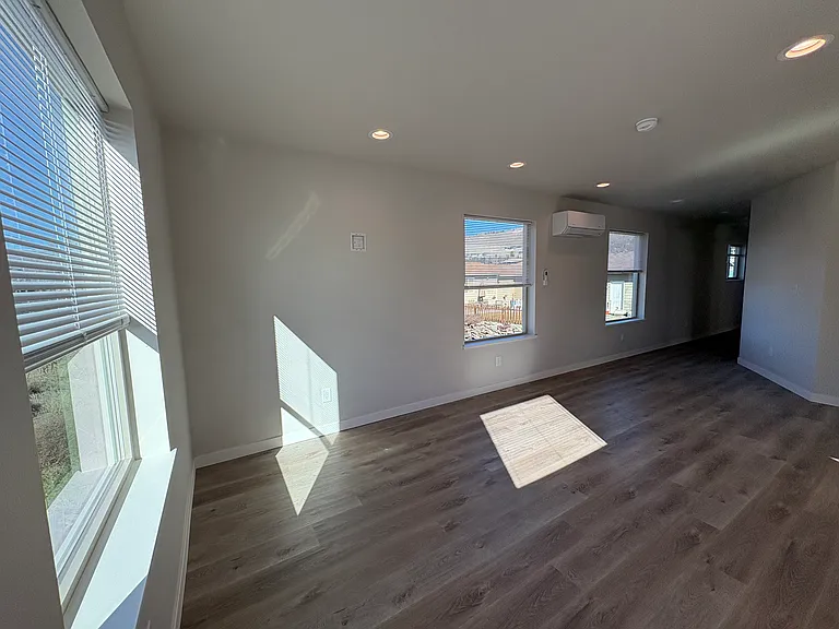 2210 N Arden Ct #B — Photo 26
