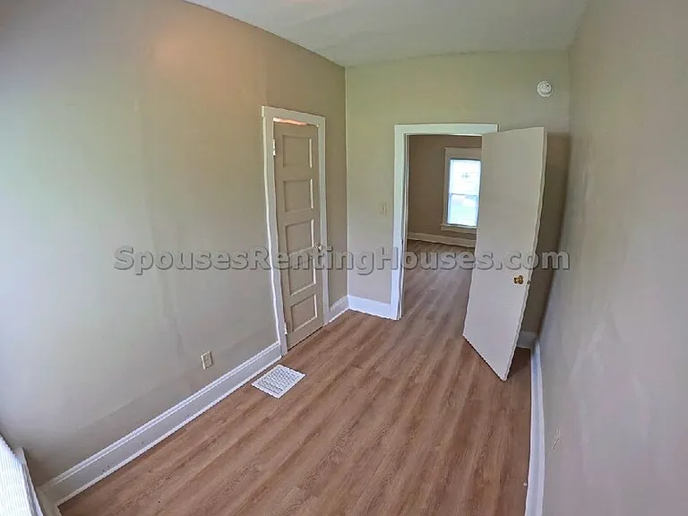 2336 Sycamore St — Photo 12