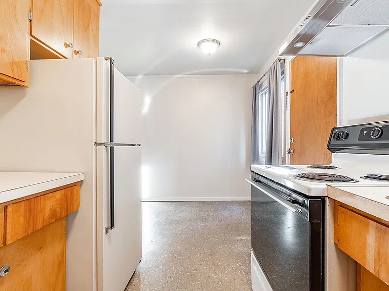 3615 & 3621 Town Home Apartments — Photo 9
