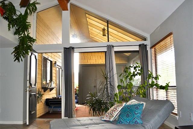 Lots of light from covered patio deck.