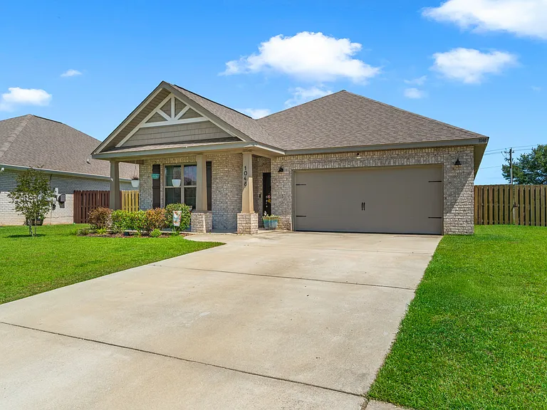 1048 Pheasant Cir — Photo 2