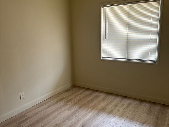 3rd image of 821 Mariposa St APT 8