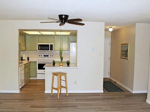 3rd image of 13890 E Marina Dr APT 612