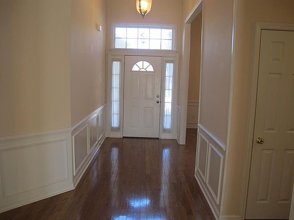 3rd image of 4996 Sussex Dr