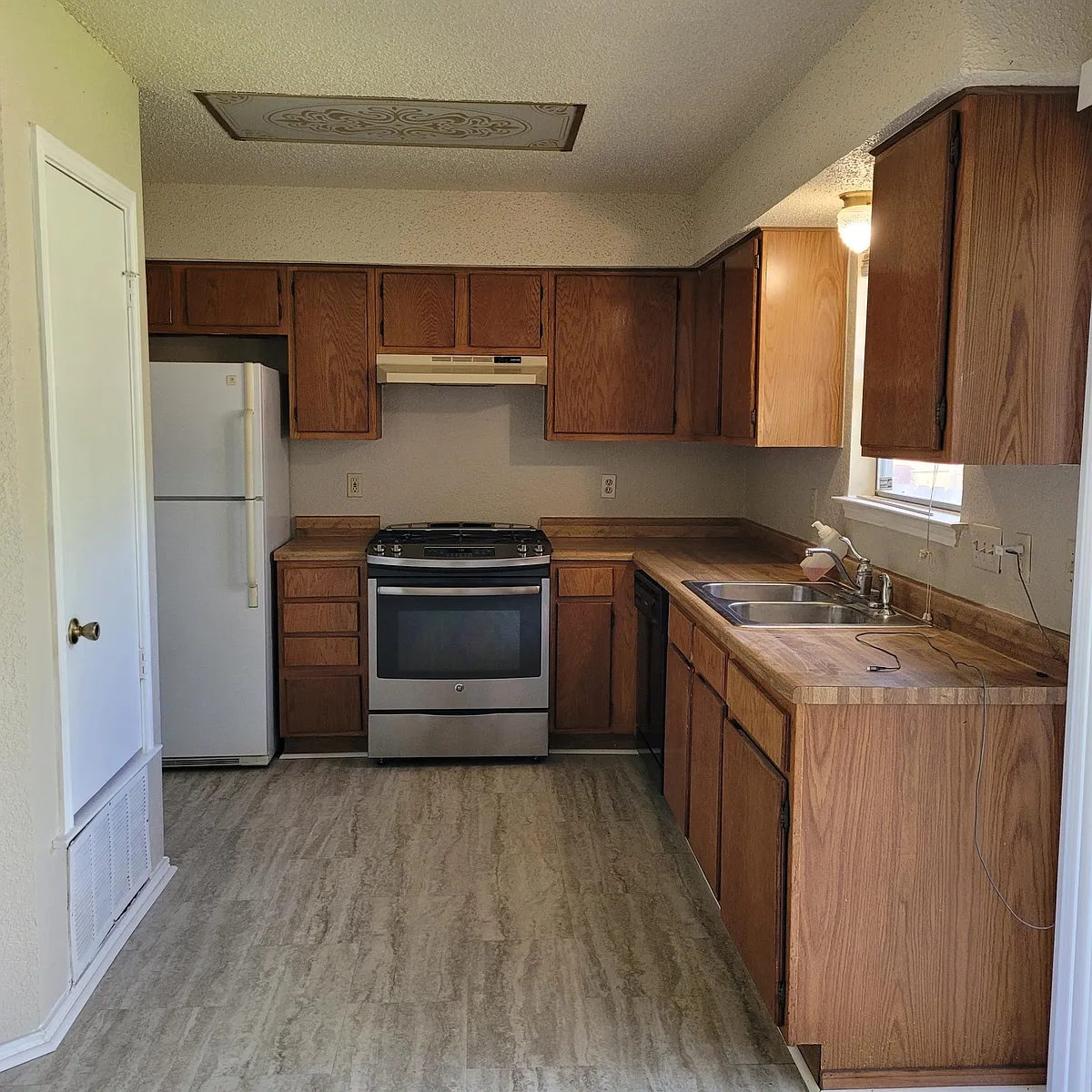Building Photo - 16311 Malden Dr