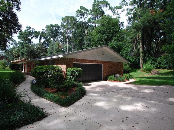 Garage & Driveway