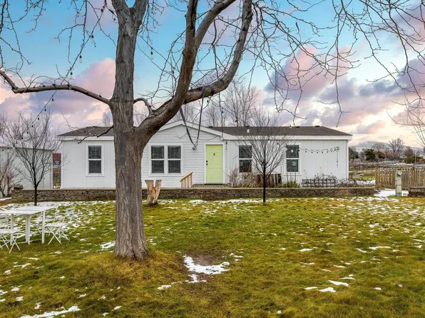 21004 E Sandstone Dr, Benton City, WA 99320