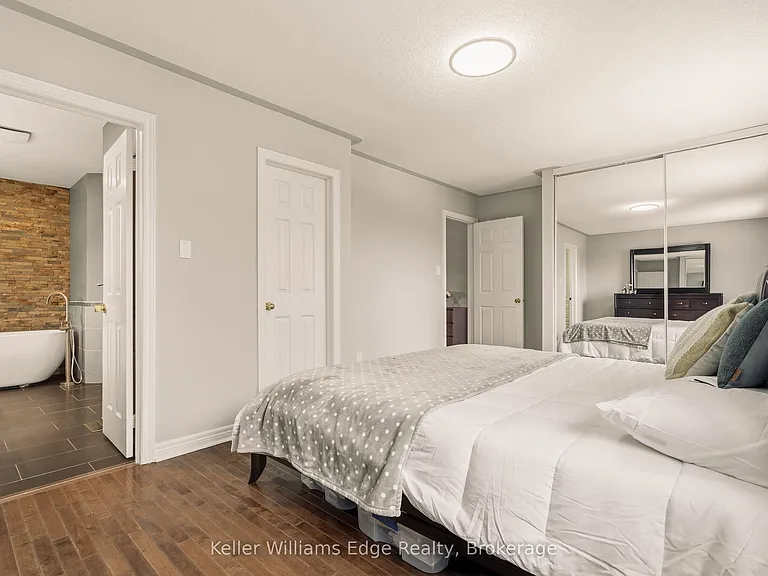 6760 Dillingwood Dr — Photo 27