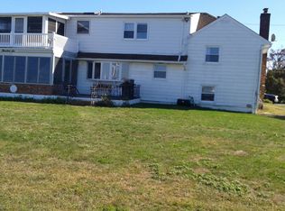 106 Island Pkwy N, Island Park, NY 11558