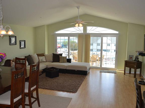 3rd image of 403 W Leaming Ave #200-4032