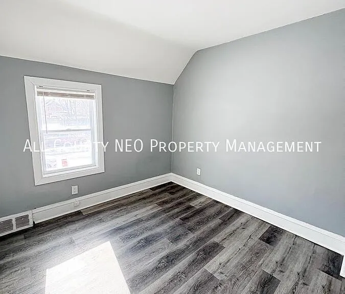 3320 W 56th St #UPPER — Photo 4