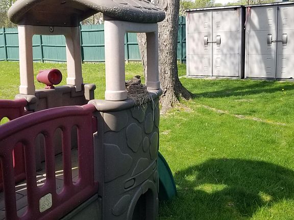 Playset with Robin's nest :)