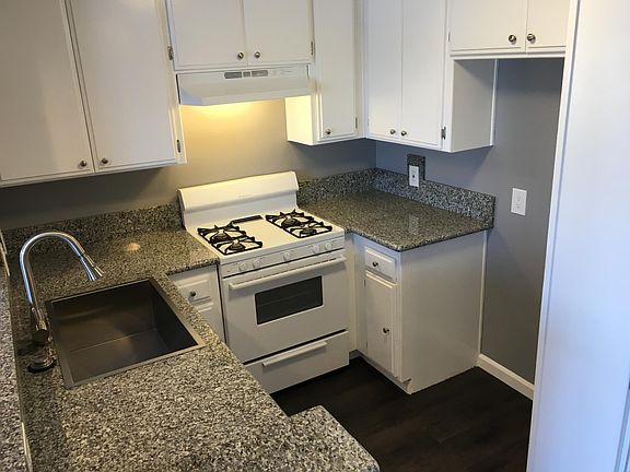 3rd image of 1600 1/2 W Carson St #312