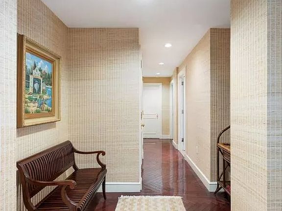 4th image of 15 E 69th St #5B