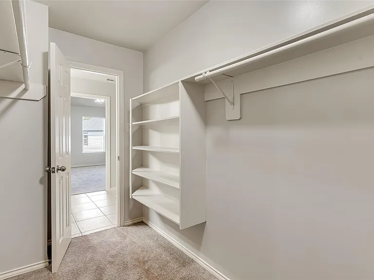 706 Woodport Ln — Photo 16