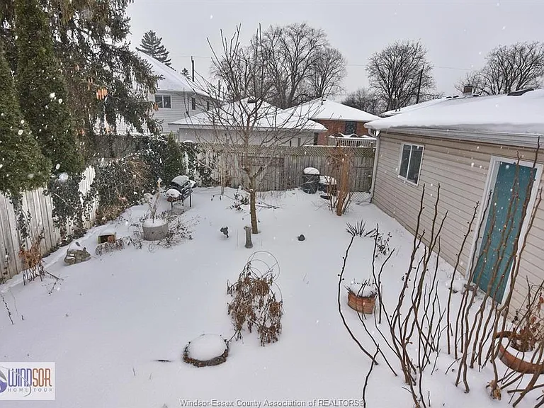 2471 Pillette Rd — Photo 10