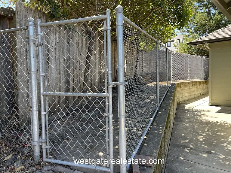 786 El Paseo Dr — Photo 25