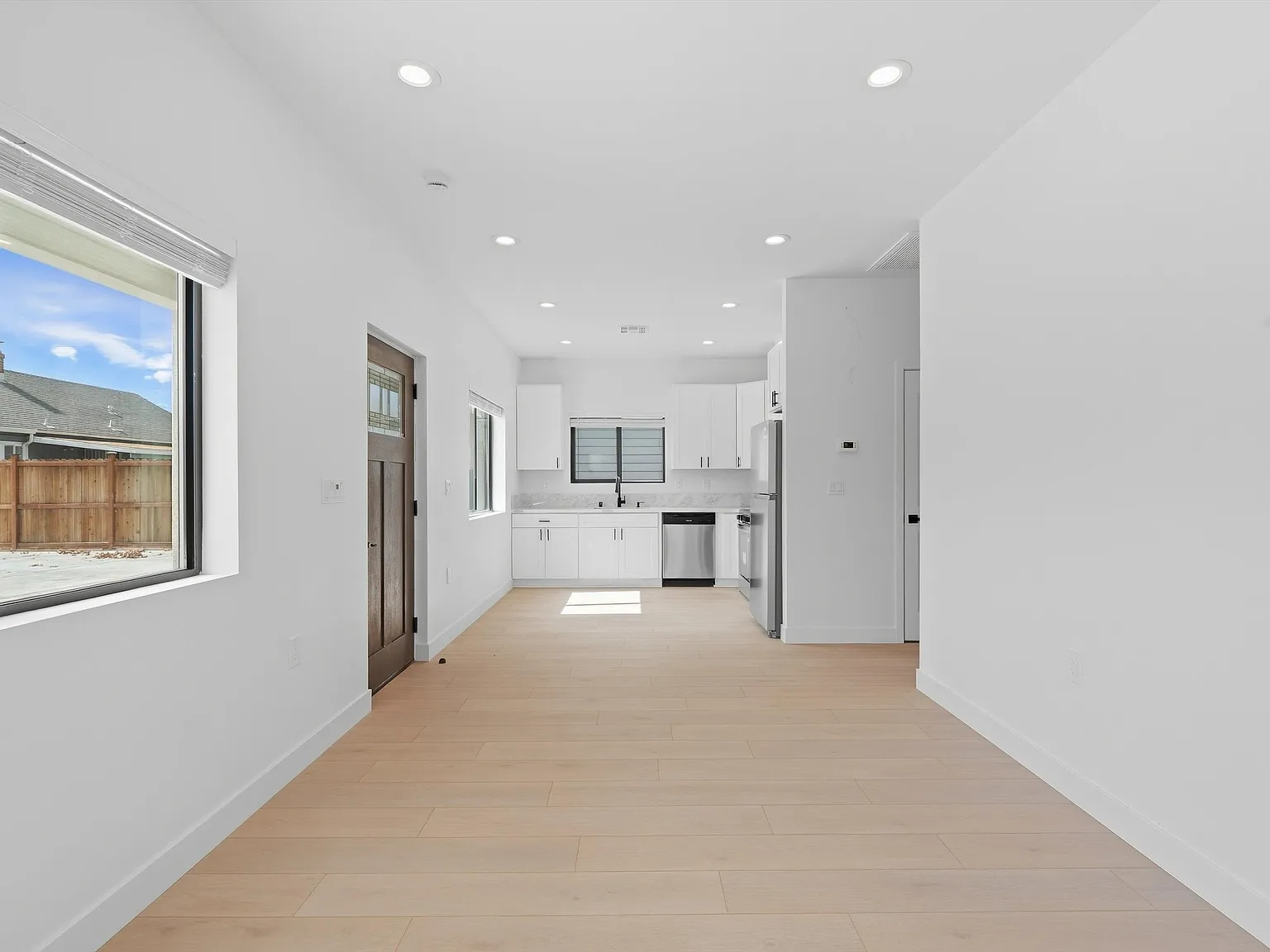 2 bed, 750 sqft, $2,350 — Photo 3