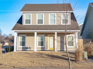 1652 N Golf Club Dr, Fayetteville, AR 72704