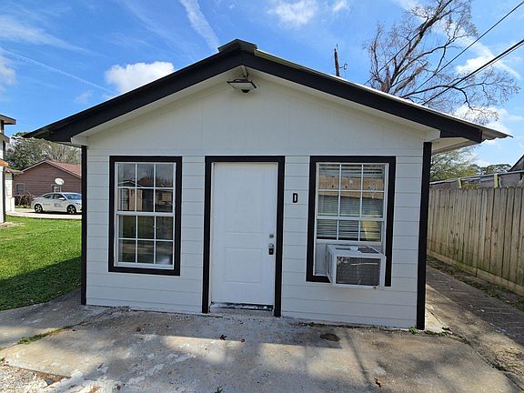 2nd image of 9010 Linda Vista Rd #D