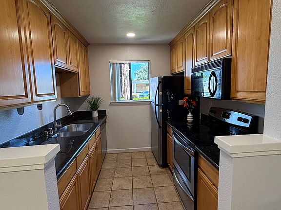 5th image of 934 Catkin Ct