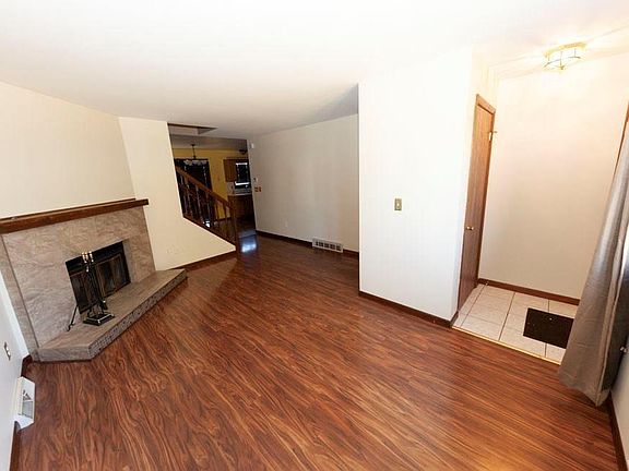 2nd image of 212 Rebecca Park