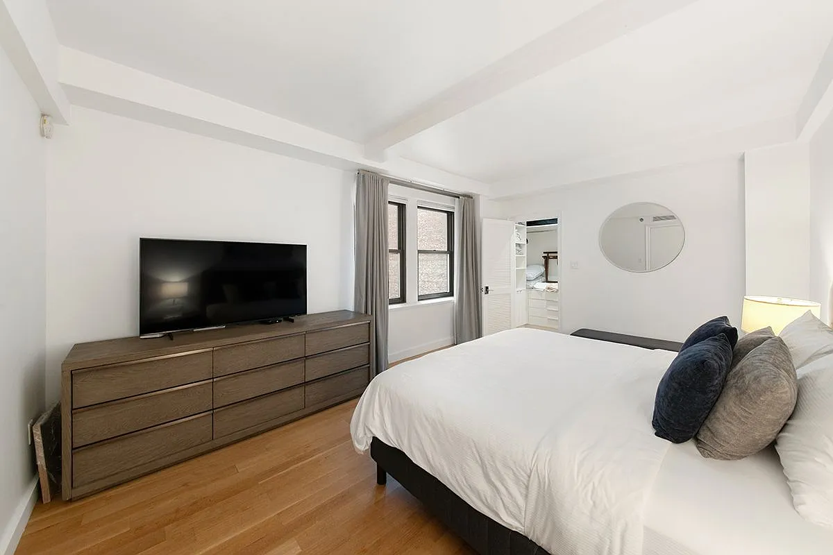 160 Central Park South — Photo 4